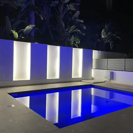 Villa Cozy Breeze - Chic With Amazing Pool & Bbq