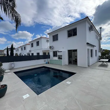 Cozy Breeze - Chic With Amazing Pool & Bbq Villa