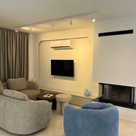 Villa Cozy Breeze - Chic With Amazing Pool & Bbq *