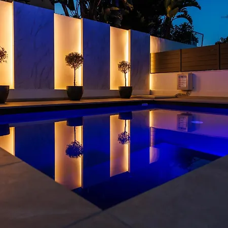 Villa Cozy Breeze - Chic With Amazing Pool & Bbq Alethriko