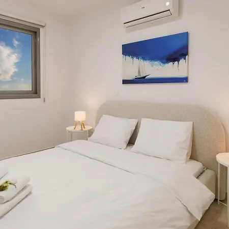 Villa Cozy Breeze - Chic With Amazing Pool & Bbq *