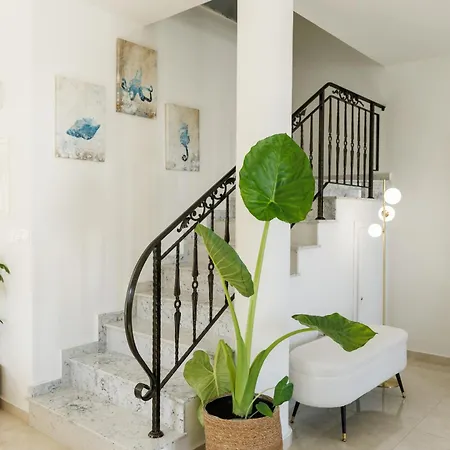 Cozy Breeze - Chic With Amazing Pool & Bbq *