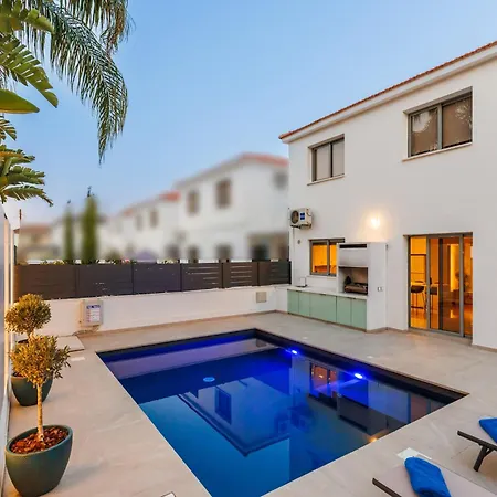 Cozy Breeze - Chic With Amazing Pool & Bbq
